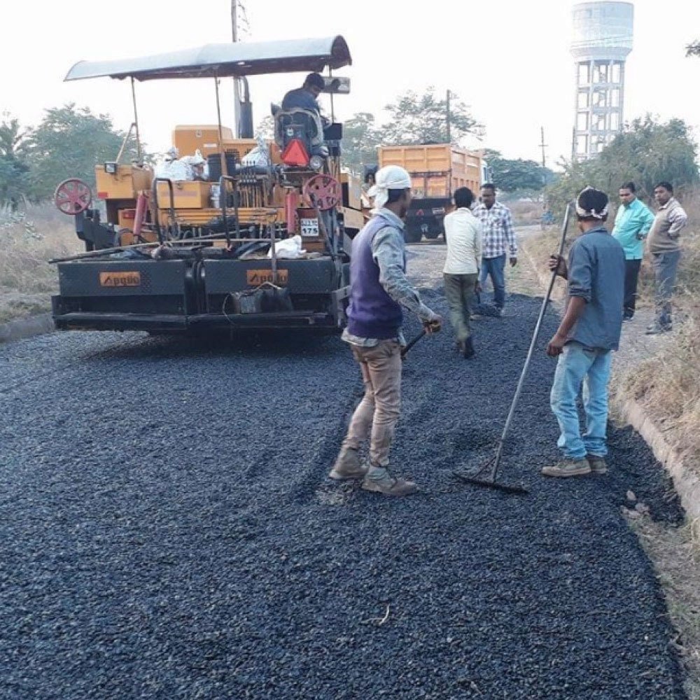 An A.S. Betgeri crew laying bituminous surfacing at Muddenhalli.